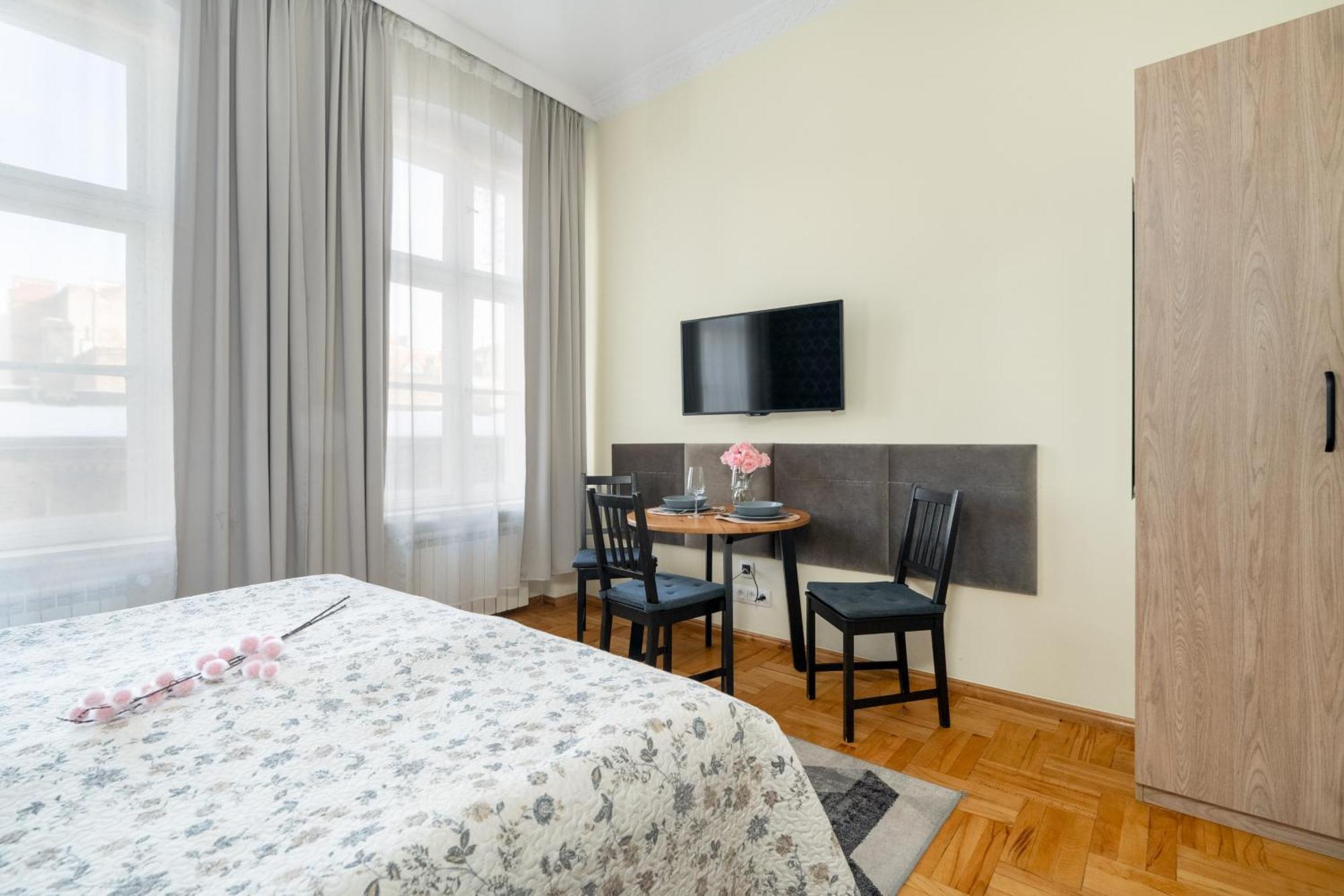 Przytulne Studia Very Berry W Poznaniu Blisko Parku By Noclegi Renters Exterior photo